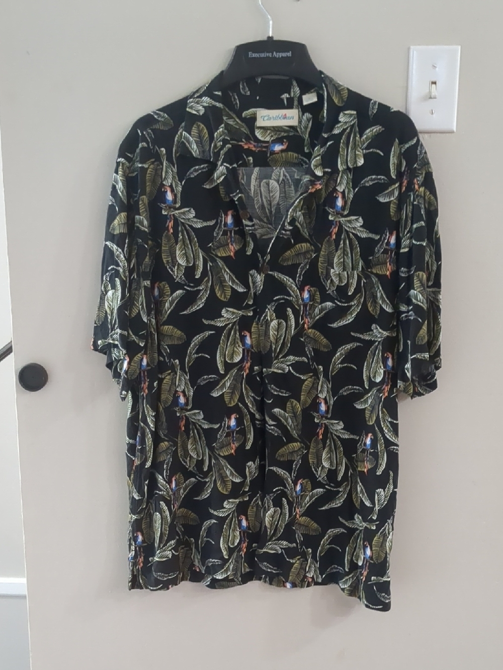 Caribbean Men’s Tropical Parrot & Palm Print Short Sleeve Button Down, Large